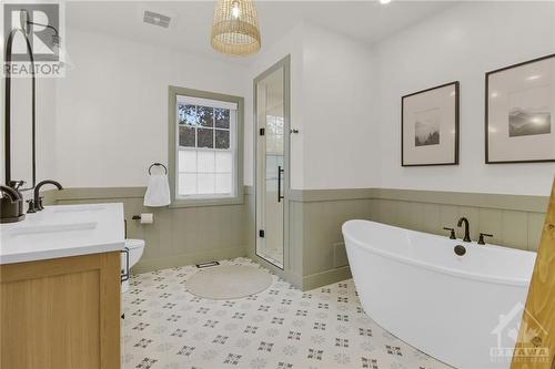 13 Bedford Crescent, Ottawa, ON - Indoor Photo Showing Bathroom