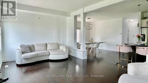 778 Blackacres Boulevard, London, ON - Indoor Photo Showing Living Room