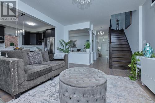 123 Vinton Road, Hamilton, ON - Indoor Photo Showing Living Room