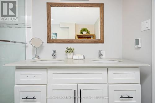 118 Thatcher Crescent, Guelph/Eramosa, ON - Indoor Photo Showing Bathroom