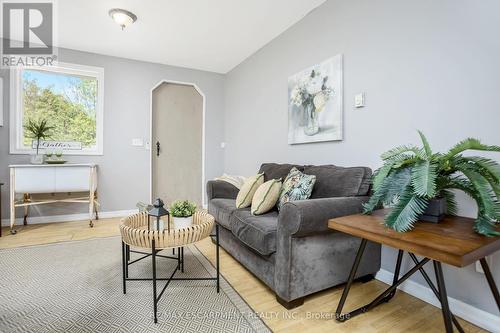 118 Thatcher Crescent, Guelph/Eramosa, ON - Indoor Photo Showing Living Room
