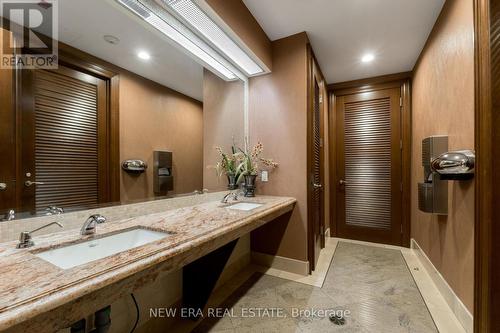Ph11 - 10101 Yonge Street, Richmond Hill, ON - Indoor Photo Showing Bathroom