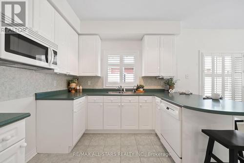 395 Waterbury Crescent, Scugog, ON - Indoor Photo Showing Kitchen With Double Sink