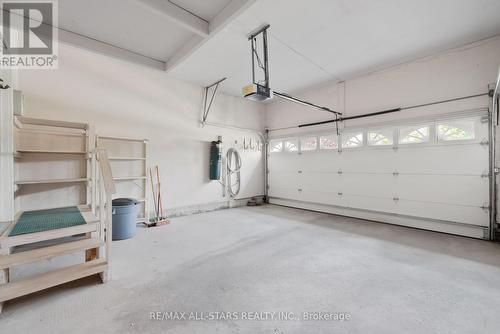 395 Waterbury Crescent, Scugog, ON - Indoor Photo Showing Garage