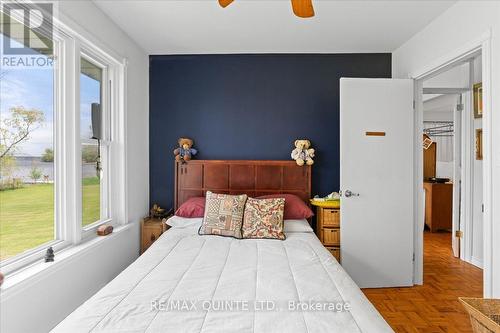 109 Prinyers Cove Crescent, Prince Edward County, ON - Indoor Photo Showing Bedroom