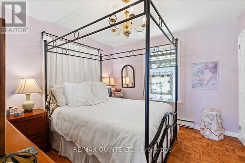 109 Prinyers Cove Crescent, Prince Edward County, ON - Indoor Photo Showing Bedroom