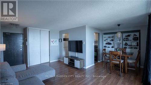 704 - 1100 Caven Street, Mississauga, ON - Indoor Photo Showing Other Room