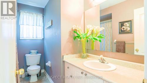 7430 Village Walk, Mississauga, ON - Indoor Photo Showing Bathroom