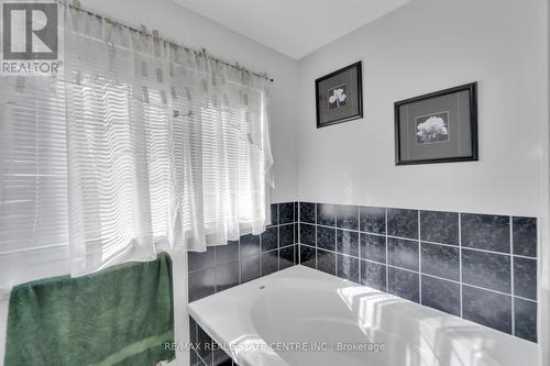 7 Feathertop Lane, Brampton, ON - Indoor Photo Showing Bathroom
