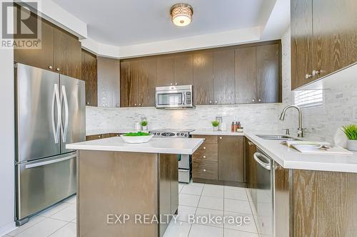 2151 Fiddlers Way, Oakville, ON - Indoor Photo Showing Kitchen With Upgraded Kitchen