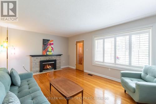 44 Tweedsmuir Avenue, London, ON - Indoor Photo Showing Living Room With Fireplace