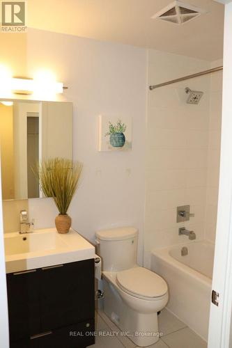 3307 - 318 Richmond Street W, Toronto, ON - Indoor Photo Showing Bathroom