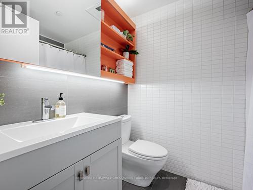 405 - 51 Trolley Crescent, Toronto, ON - Indoor Photo Showing Bathroom