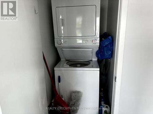 208 - 19 Singer Court, Toronto, ON - Indoor Photo Showing Laundry Room