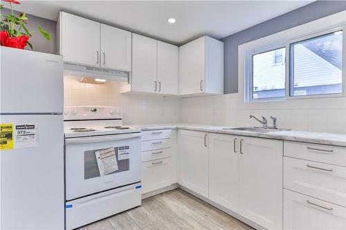 699 Upper James Street, Hamilton, ON - Indoor Photo Showing Kitchen