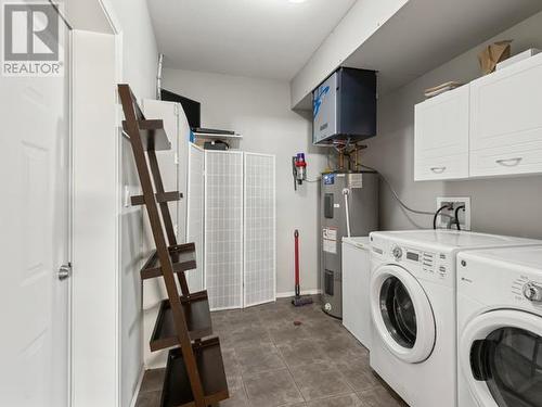 9-8 Alusru Way, Whitehorse, YT - Indoor Photo Showing Laundry Room
