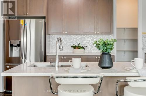1000 Lockie Drive, Oshawa, ON - Indoor Photo Showing Kitchen With Upgraded Kitchen