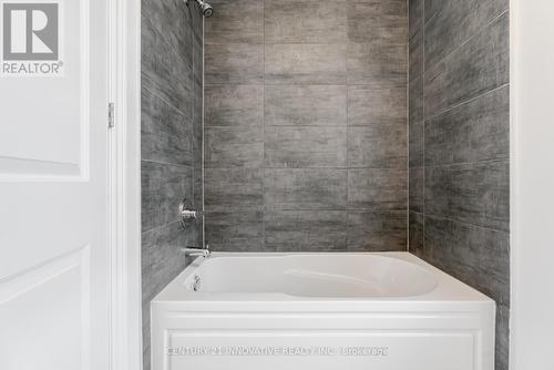 1000 Lockie Drive, Oshawa, ON - Indoor Photo Showing Bathroom