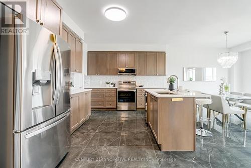 1000 Lockie Drive, Oshawa, ON - Indoor Photo Showing Kitchen With Upgraded Kitchen