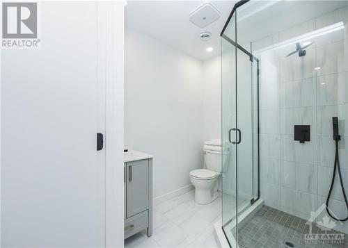 16 Rupert Street, Ottawa, ON - Indoor Photo Showing Bathroom