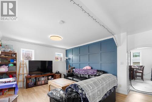 117 Montrave Avenue, Oshawa, ON - Indoor Photo Showing Bedroom