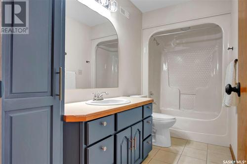 2606 Dorsey Place E, Regina, SK - Indoor Photo Showing Bathroom