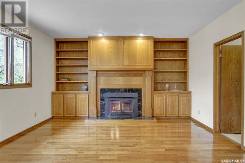 2606 Dorsey Place E, Regina, SK - Indoor With Fireplace