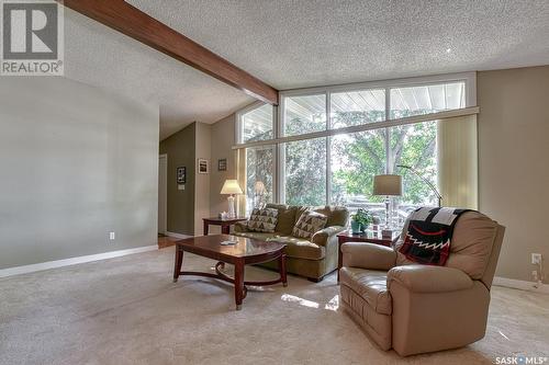 4641 Pasqua Street, Regina, SK - Indoor Photo Showing Living Room