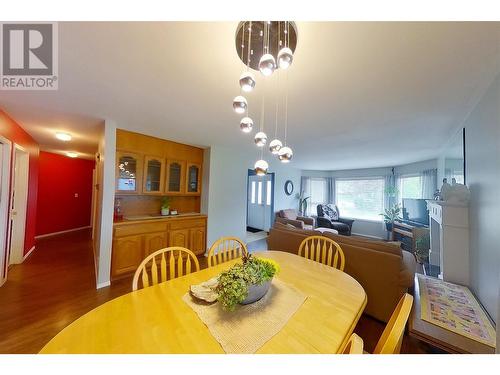 1251 15 Avenue Se, Salmon Arm, BC - Indoor Photo Showing Dining Room