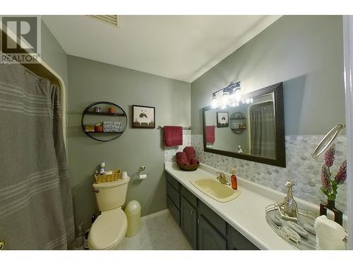 1251 15 Avenue Se, Salmon Arm, BC - Indoor Photo Showing Bathroom