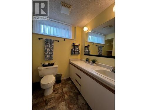 1251 15 Avenue Se, Salmon Arm, BC - Indoor Photo Showing Bathroom