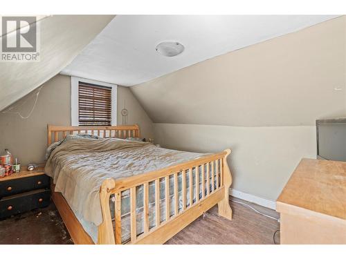 560 7 Street Se, Salmon Arm, BC - Indoor Photo Showing Bedroom
