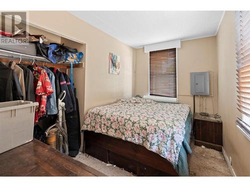 560 7 Street Se, Salmon Arm, BC - Indoor Photo Showing Bedroom