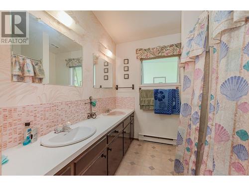 101 Mann Road, Sicamous, BC - Indoor Photo Showing Bathroom