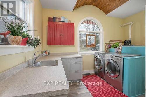 371 Lake Drive N, Georgina, ON - Indoor Photo Showing Laundry Room