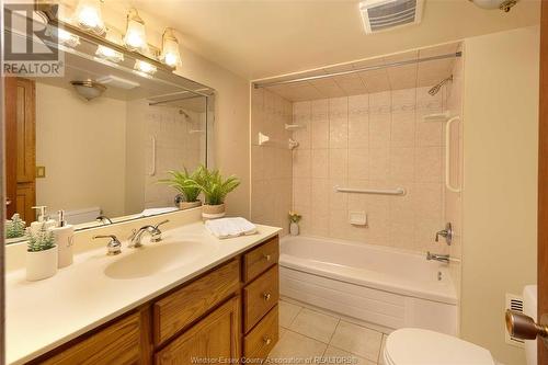 21 Wellington Avenue, Essex, ON - Indoor Photo Showing Bathroom