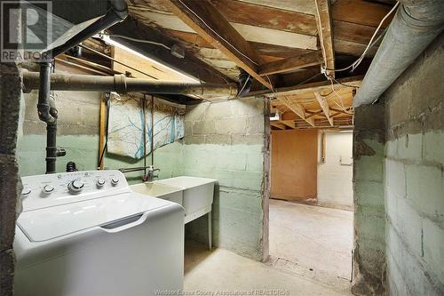 21 Wellington Avenue, Essex, ON - Indoor Photo Showing Laundry Room