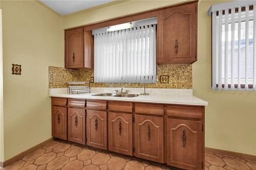 79 Eastbury Drive, Stoney Creek, ON - Indoor Photo Showing Kitchen With Double Sink