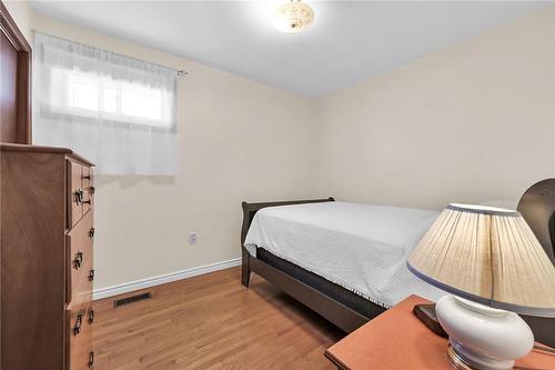 79 Eastbury Drive, Stoney Creek, ON - Indoor Photo Showing Bedroom