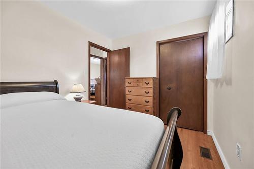 79 Eastbury Drive, Stoney Creek, ON - Indoor Photo Showing Bedroom