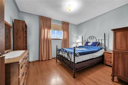 79 Eastbury Drive, Stoney Creek, ON - Indoor Photo Showing Bedroom