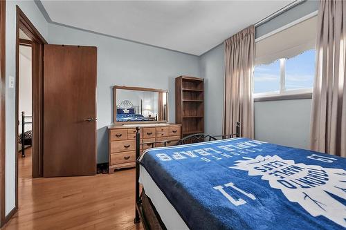 79 Eastbury Drive, Stoney Creek, ON - Indoor Photo Showing Bedroom