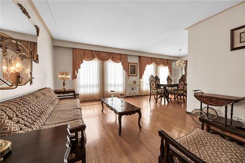 79 Eastbury Drive, Stoney Creek, ON - Indoor Photo Showing Living Room