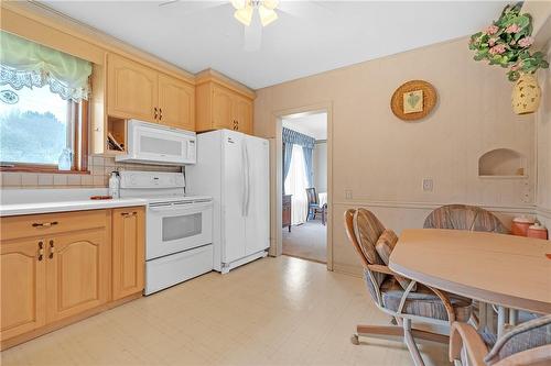86 Maple Avenue, Dundas, ON - Indoor Photo Showing Kitchen
