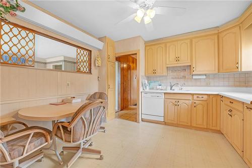 86 Maple Avenue, Dundas, ON - Indoor Photo Showing Kitchen