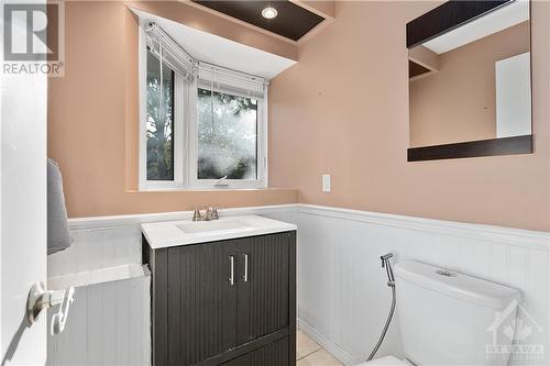 1109 Des Forets Avenue, Ottawa, ON - Indoor Photo Showing Bathroom