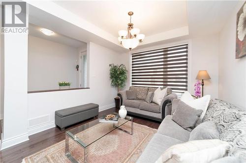 152 Finsbury Avenue, Ottawa, ON - Indoor Photo Showing Living Room