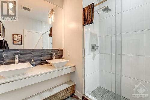 68H Stonehurst Avenue, Ottawa, ON - Indoor Photo Showing Bathroom