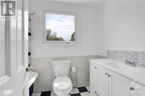 159 Mackay Street, Ottawa, ON - Indoor Photo Showing Bathroom