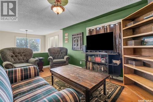 115 1St Avenue W, Vanscoy, SK - Indoor Photo Showing Living Room